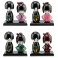 hölzerne hölzerne schöne japanische Puppe der Dekoration